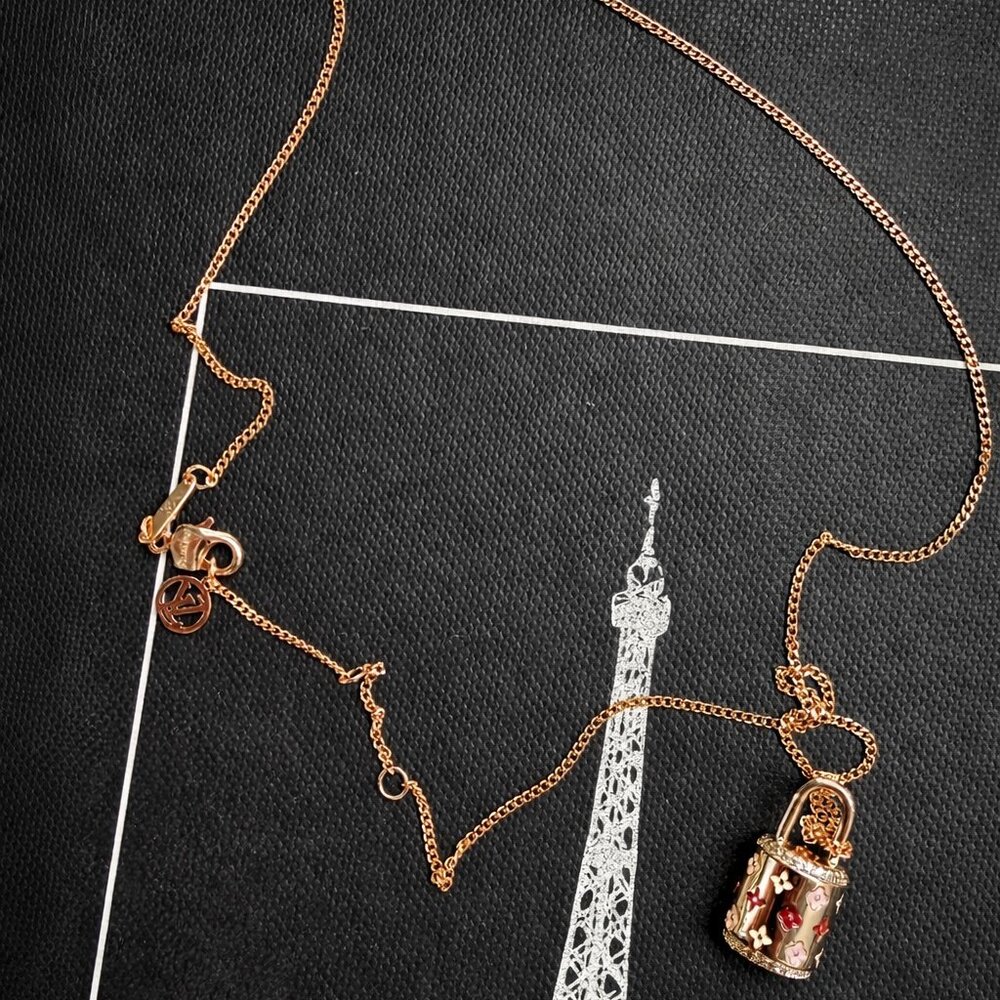 18 inch gold plated necklace with lock pendant